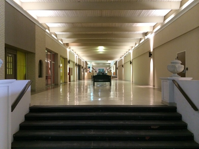 More Photos Of 499 Gloster Creek Village, Tupelo Unknown For Lease