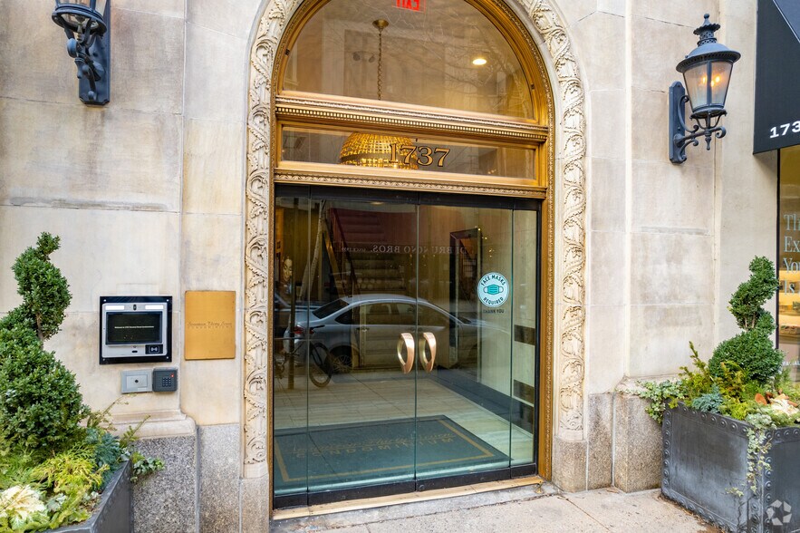 More Photos Of 1737-1739 Chestnut St, Philadelphia Apartments For Lease