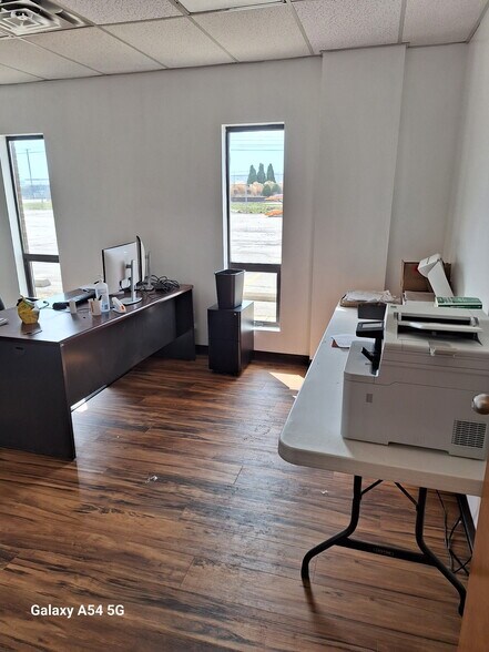 More Photos Of 5211 Oster Rd, Sheffield Village Truck Terminal For Lease