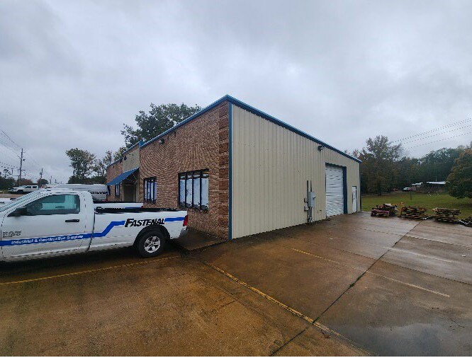 More Photos Of 2006 Highway 72 E Anx, Corinth Light Distribution For Lease