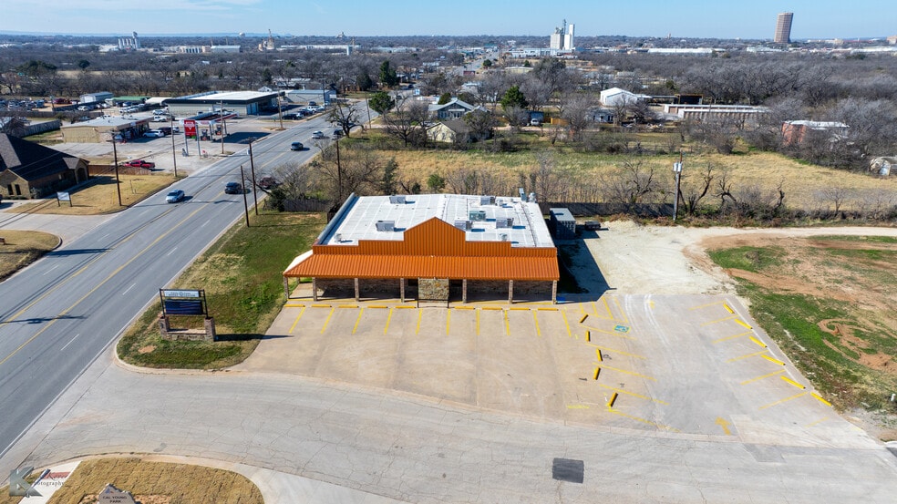 More Photos Of 550 E South 11Th St, Abilene Restaurant For Sale