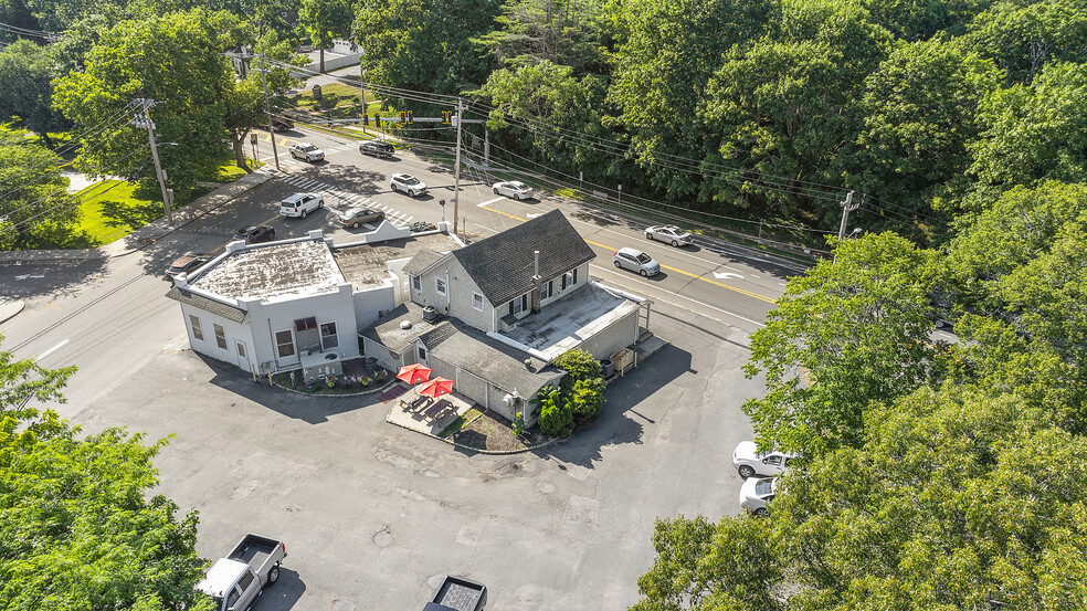 Primary Photo Of 218 Main Rd, Riverhead Freestanding For Sale