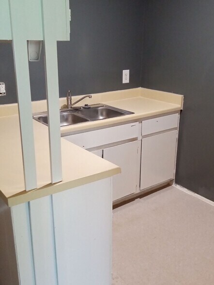 More Photos Of 23600-23650 W 7 Mile Rd, Detroit Apartments For Sale