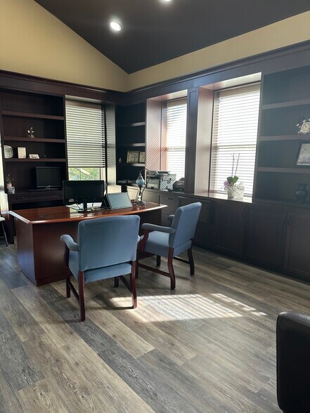 More Photos Of 21165 Whitfield Pl, Sterling Medical For Lease