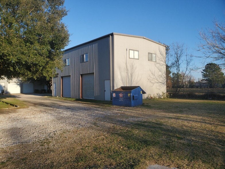 Primary Photo Of 18610 Tomato St, Spring Showroom For Lease