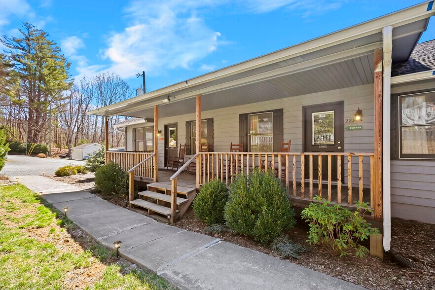 More Photos Of 157 Hill St, Blowing Rock Apartments For Sale