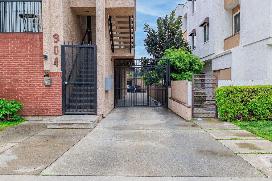More Photos Of 904 E Lomita Ave, Glendale Apartments For Sale