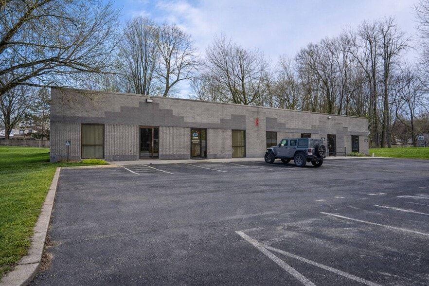 More Photos Of 200 Gateway Park Dr, Syracuse Warehouse For Lease