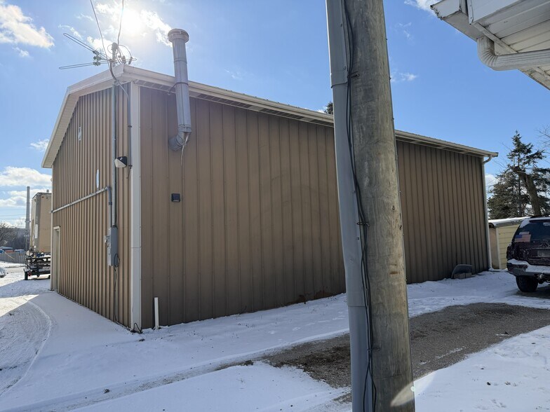 More Photos Of 1027 Moen Ave, Rockdale Warehouse For Lease