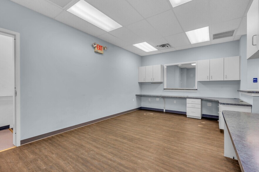 More Photos Of 508 Lakehurst Rd, Toms River Medical For Sale