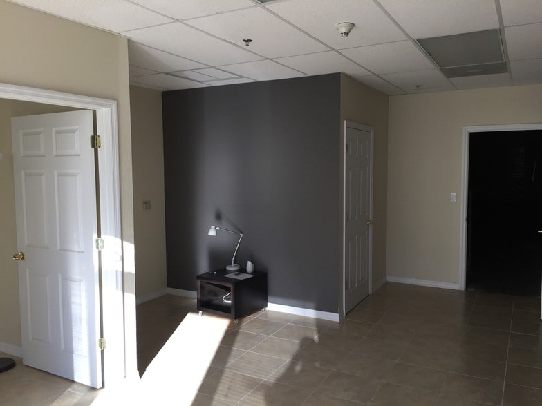 More Photos Of 6321 Porter Rd, Sarasota Light Manufacturing For Lease