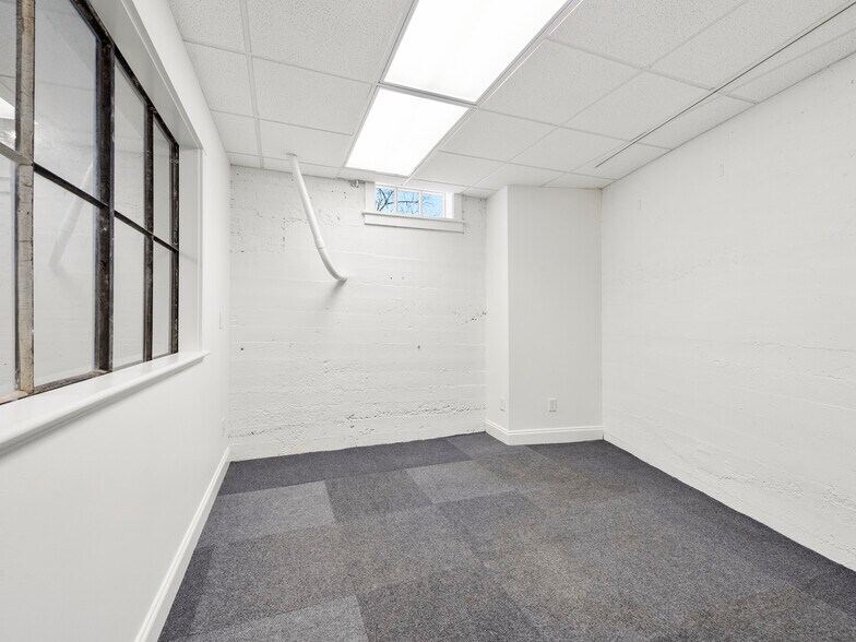 More Photos Of 8 Magnolia Ave, Asheville Office For Lease