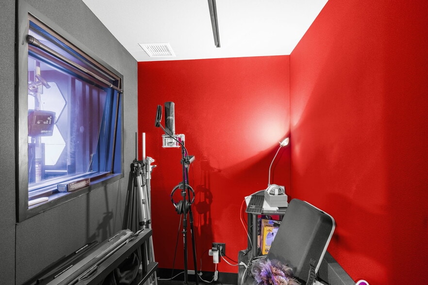 More Photos Of 5739 Tujunga Ave, North Hollywood Movie Radio TVStudio For Sale