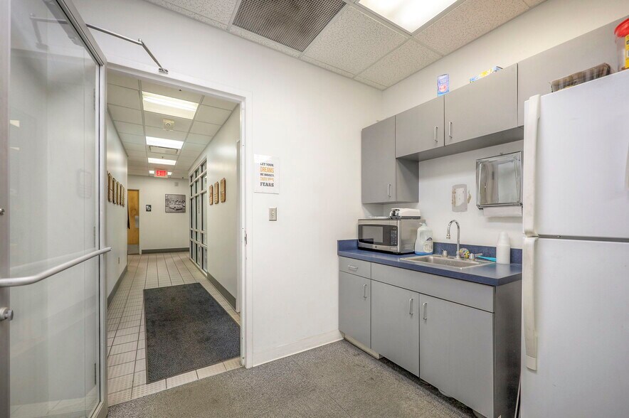 More Photos Of 3921 Frederick Ave, Saint Joseph Freestanding For Sale