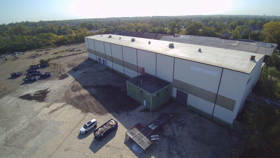 More Photos Of 420 Woodruff Rd, Joliet Warehouse For Lease