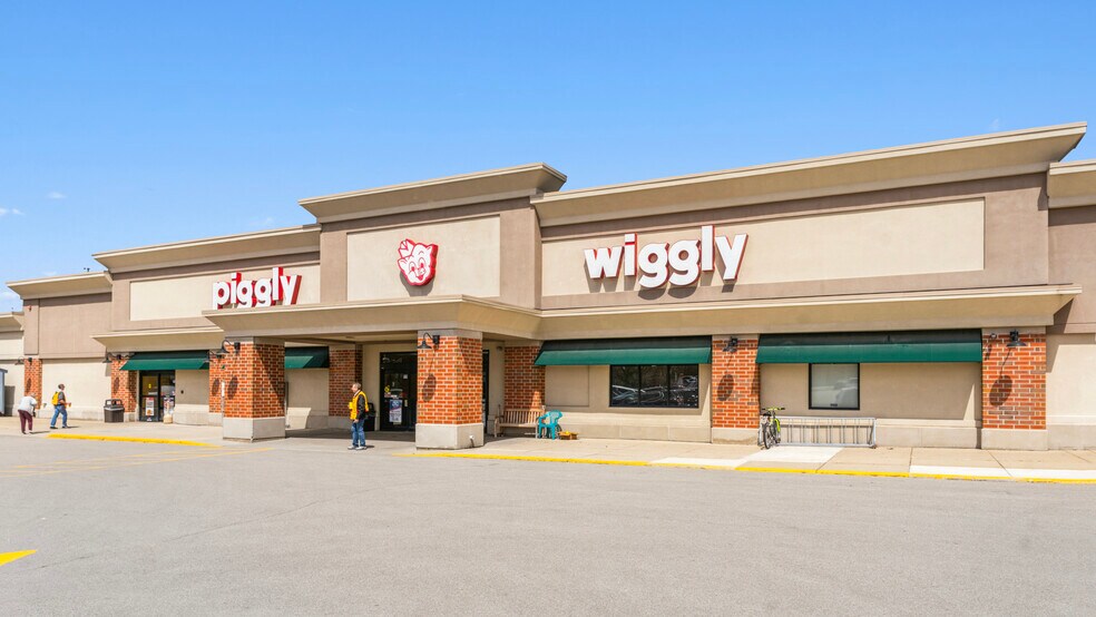 Primary Photo Of 1520-1566 E Sumner St, Hartford Freestanding For Sale