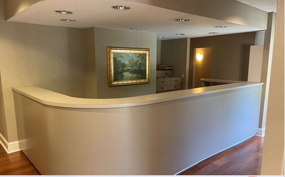 More Photos Of 23 Maple Ave, Greenwich Office For Lease