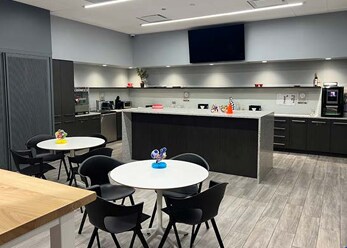 More Photos Of 6 Territorial Ct, Bolingbrook Flex For Lease