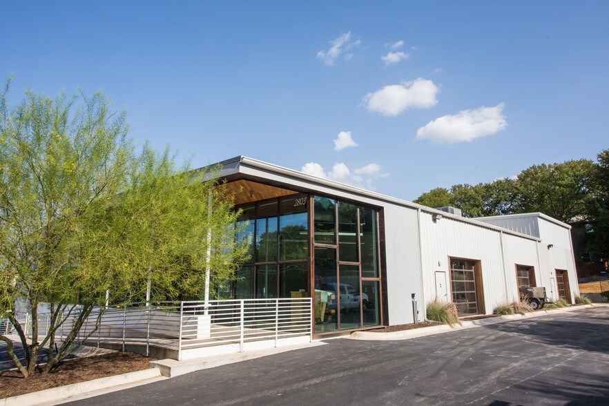 Primary Photo Of 2803 Manor Rd, Austin Office For Lease