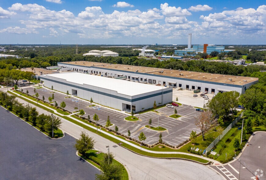 More Photos Of 9940 Currie Davis Dr, Tampa Unknown For Lease