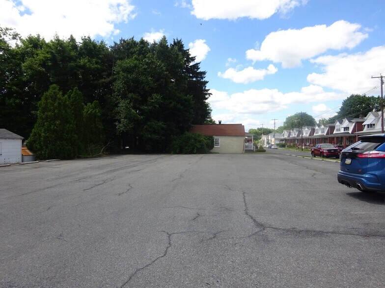 More Photos Of 3146 Marion St, Laureldale Manufacturing For Sale