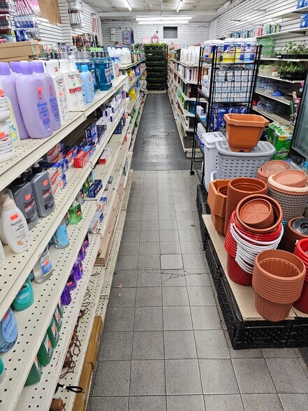 More Photos Of 18020 Hillside Ave, Jamaica Storefront Retail Residential For Lease