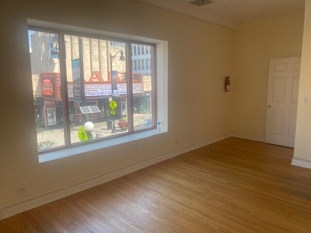 More Photos Of 1029 Lake St, Oak Park General Retail For Lease