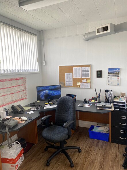 More Photos Of 4918 Napier St, Port Alberni Flex For Sale