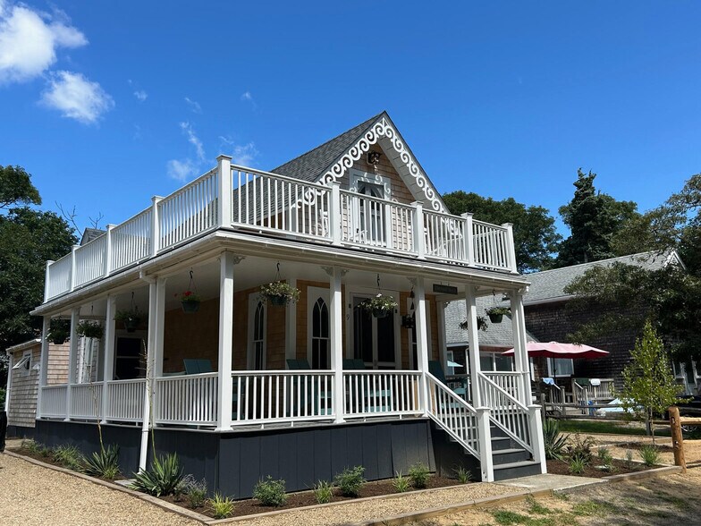 More Photos Of 9 Brunswick Ave, Vineyard Haven Specialty For Sale