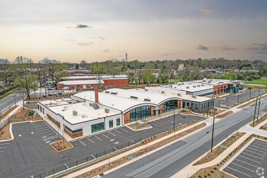 More Photos Of 800 Gesco St, Charlotte Office Residential For Lease