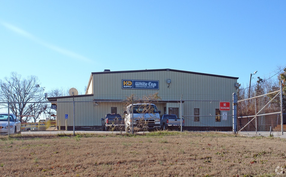 More Photos Of 1030 Thousand Oaks Blvd, Greenville Warehouse For Lease