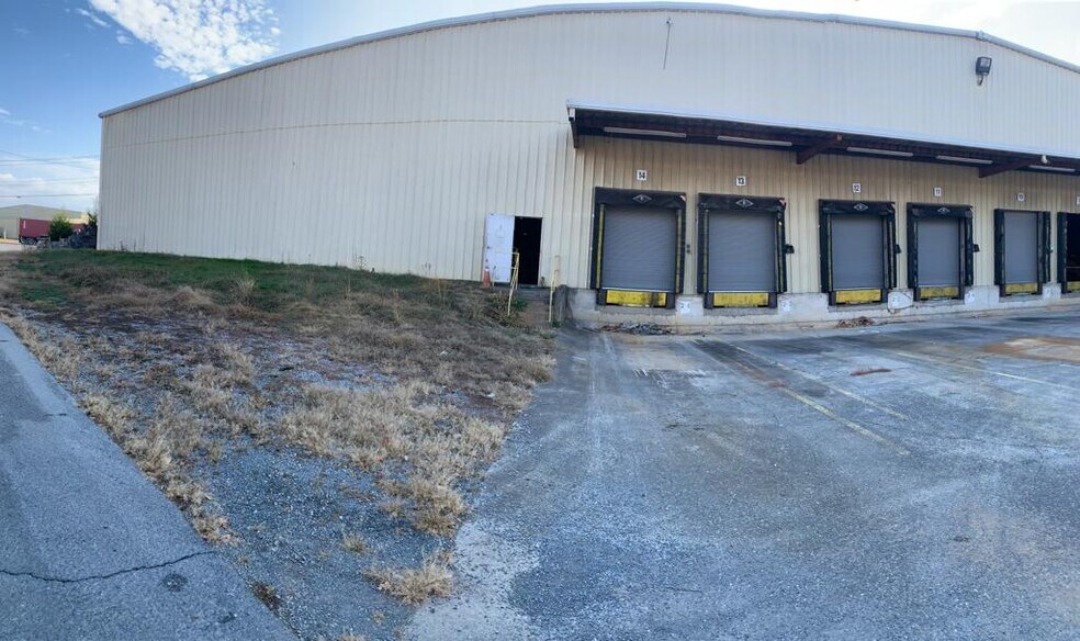 Primary Photo Of 232 S Industrial Blvd, Calhoun Distribution For Lease