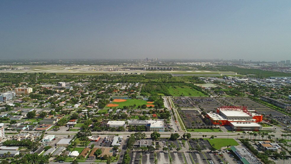 More Photos Of 300 E Dania Beach Blvd, Dania Bank For Lease