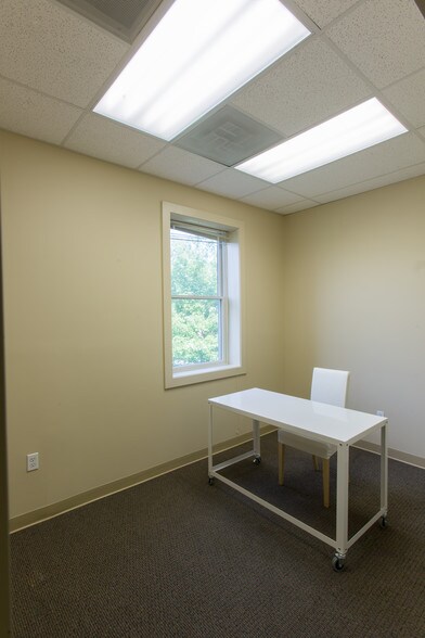 More Photos Of 69 Mayo Rd, Edgewater Storefront Retail Office For Lease