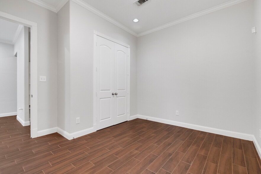 More Photos Of 12818 Willow Centre, Houston Office Residential For Sale