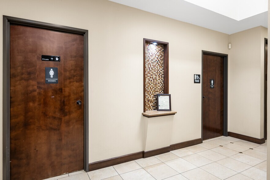 More Photos Of 2525 W Woodland Dr, Anaheim Light Distribution For Lease
