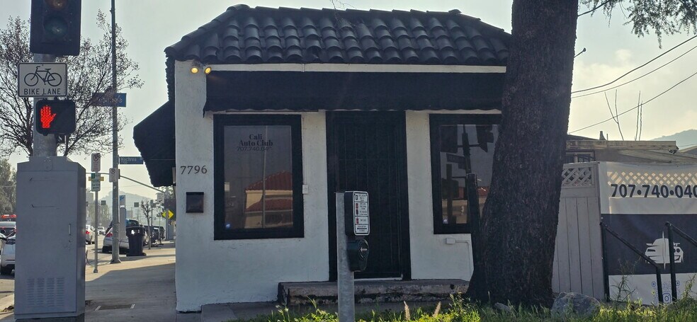 More Photos Of 7798 Foothill Blvd, Tujunga Storefront For Sale