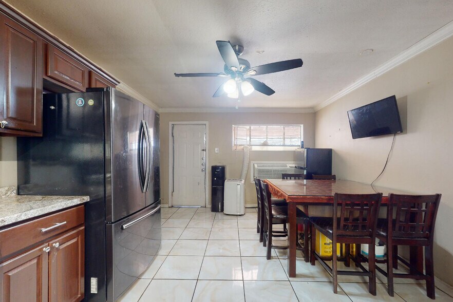 More Photos Of 819 W 7th St, Texarkana Hotel For Sale