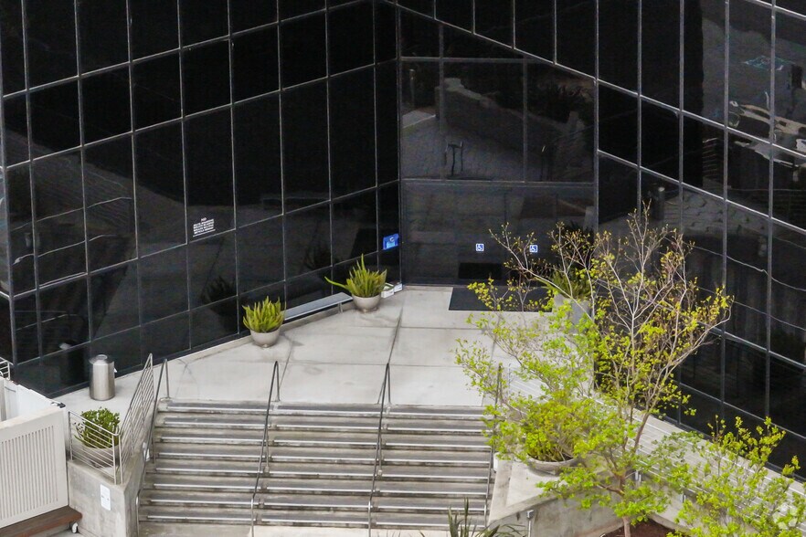 More Photos Of 1000 Marina Blvd, Brisbane Office For Lease