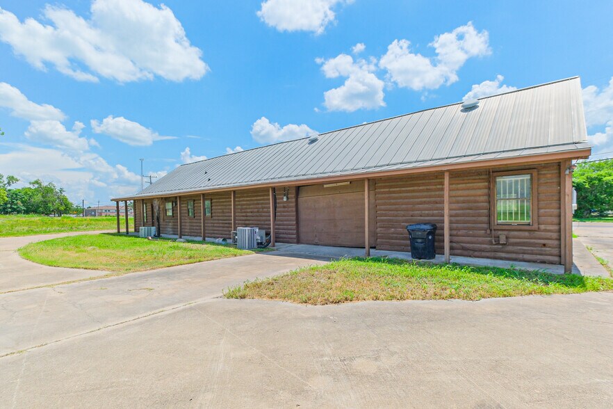 More Photos Of 17857 State Highway 36 S, Somerville Freestanding For Sale