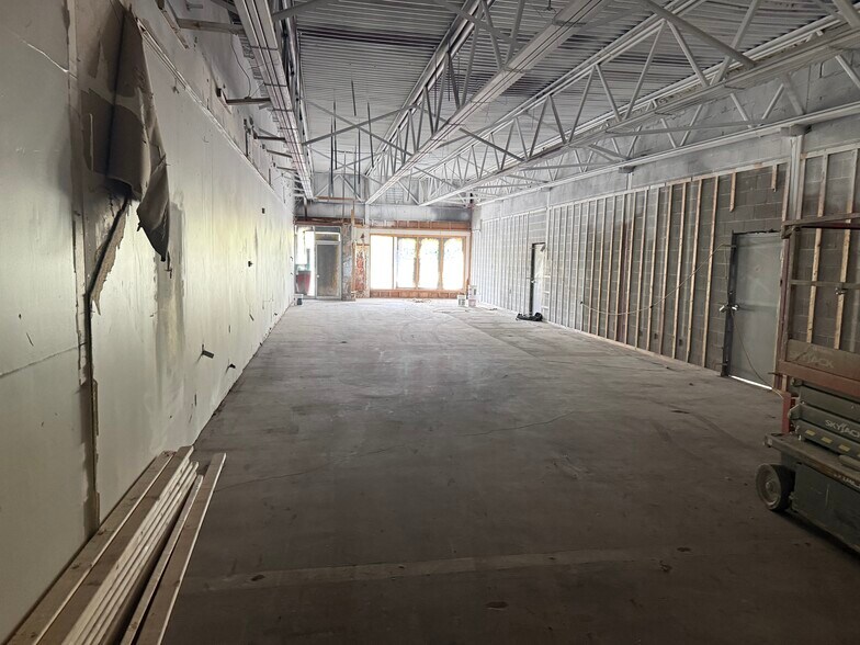 More Photos Of 3402 Richfield Rd, Flint Freestanding For Lease