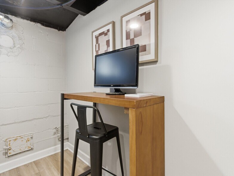 More Photos Of 928 E 11 Mile Rd, Royal Oak Serviced Offices For Lease