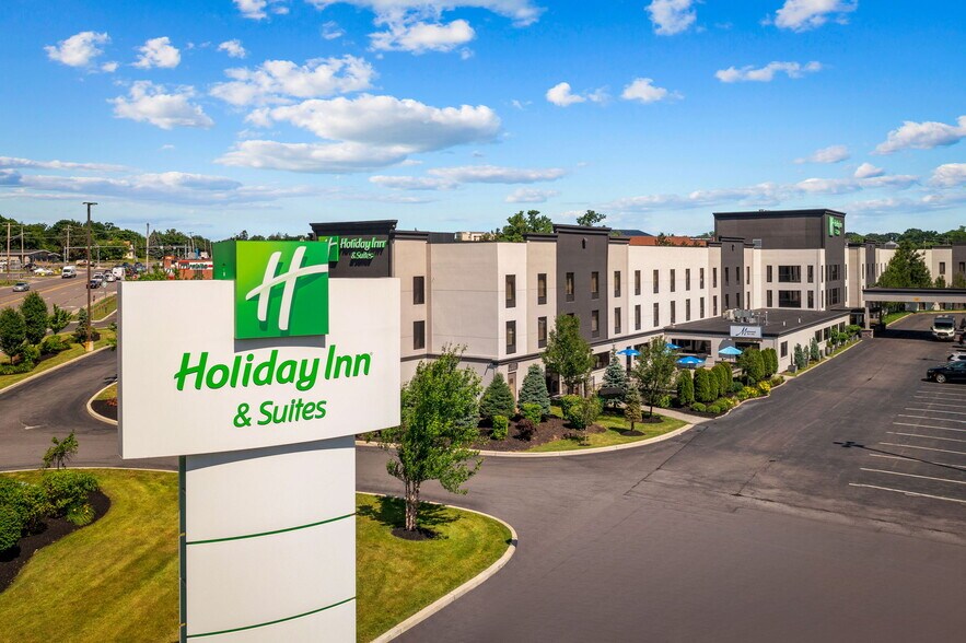 More Photos Of 400 7th North St, Liverpool Hotel For Sale