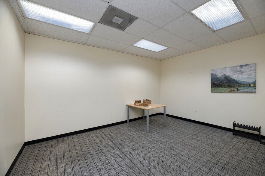More Photos Of 1610 Corporate Ct, Irving Office For Lease