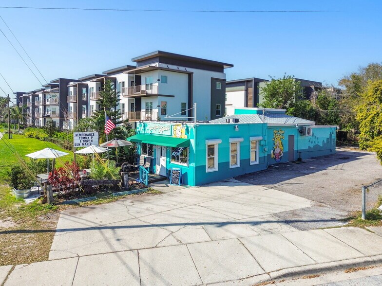 More Photos Of 3007 6th St S, Saint Petersburg Bar For Sale