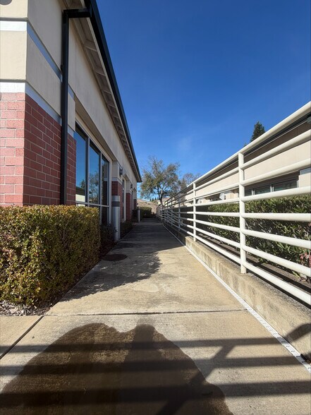 More Photos Of 906 Cirby Way, Roseville Medical For Lease