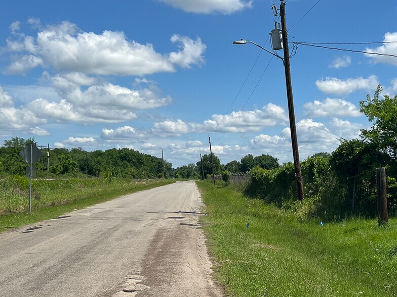 More Photos Of Lot #1 1st Street, Crockett Land For Sale