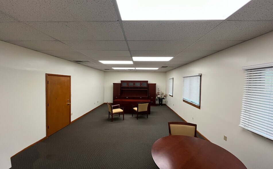 More Photos Of 860 US Highway 1, Edison Medical For Sale