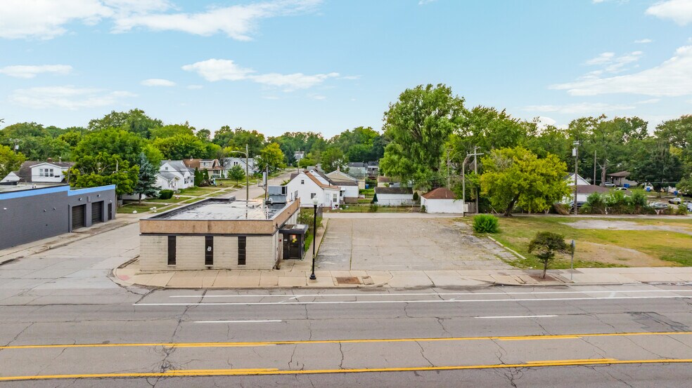 More Photos Of 21511 Van Dyke Ave, Warren Bank For Sale