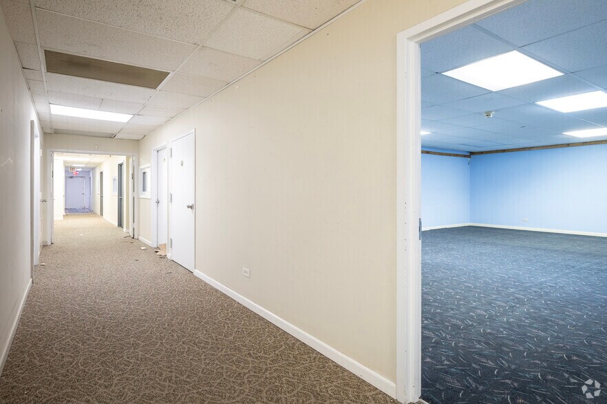 More Photos Of 5744 W Irving Park Rd, Chicago Office Residential For Sale